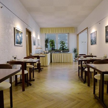 Hotel Adler Neulußheim Екстериор снимка